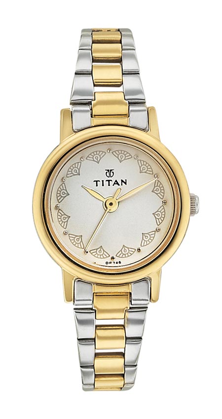 ساعة تيتان تناظرية بمينا أبيض للنساء